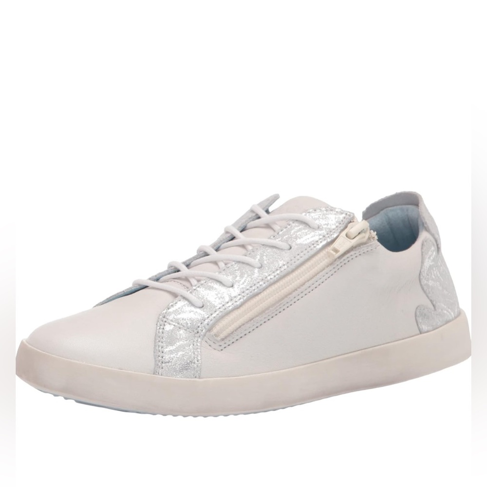 Cloud Women's Casual and Fashion Sneakers